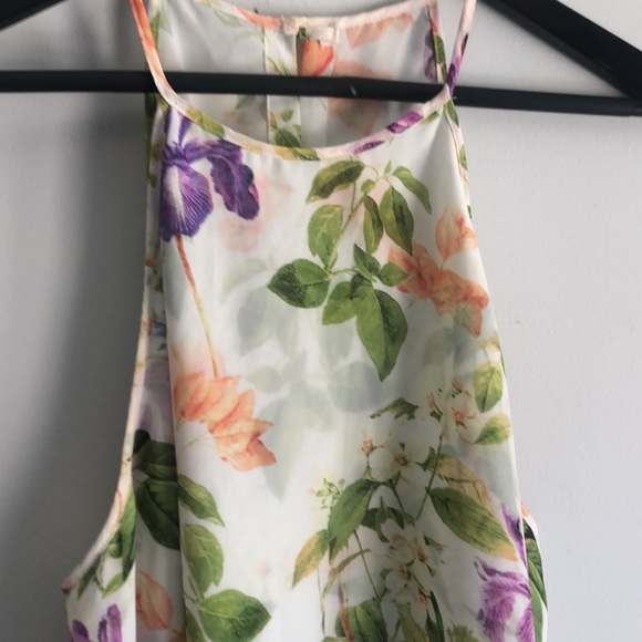 Floral Fly Away Open Back Blouse - Picture 4 of 9